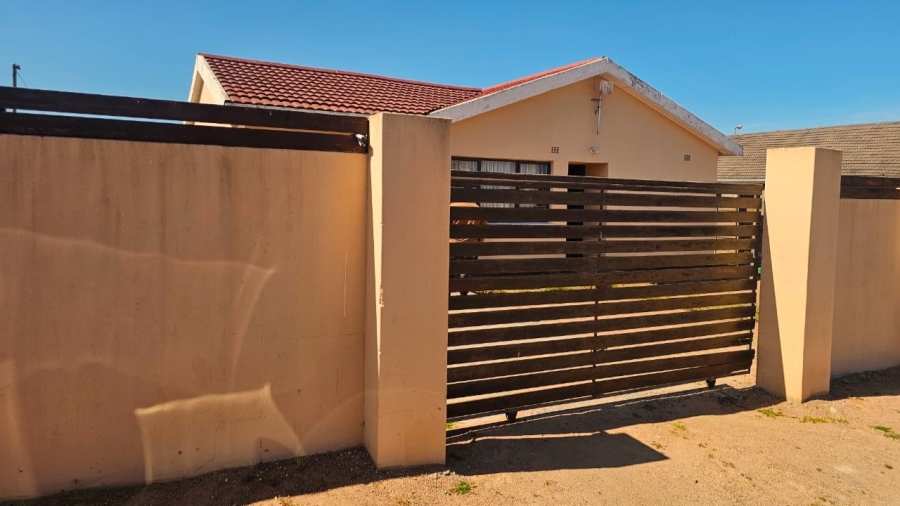 4 Bedroom Property for Sale in Louwville Western Cape